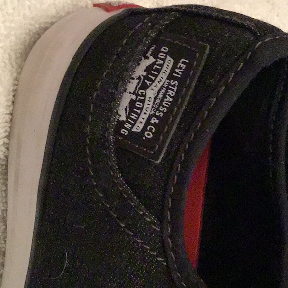 Levi Strauss & Co. kids size 4 lace up tennis shoe - Picture 5 of 7